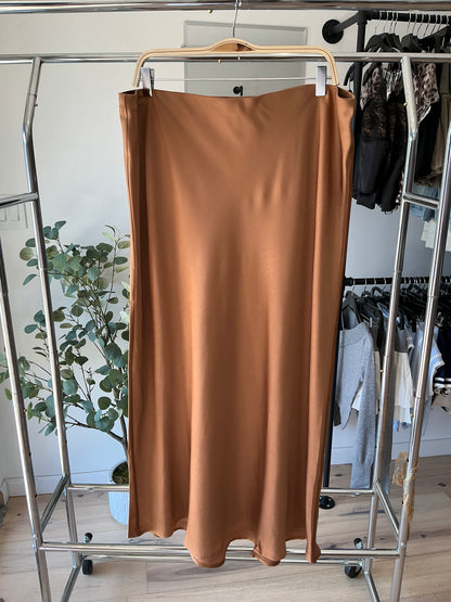 Curve Satin Skirt