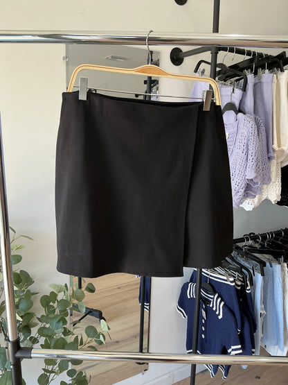 Curve Slit Skort