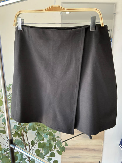 Curve Slit Skort