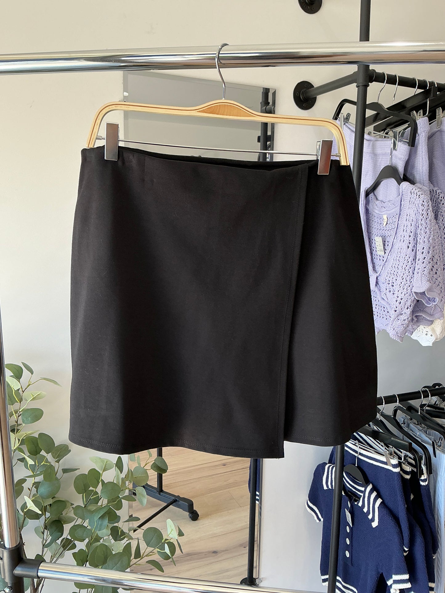 Curve Slit Skort